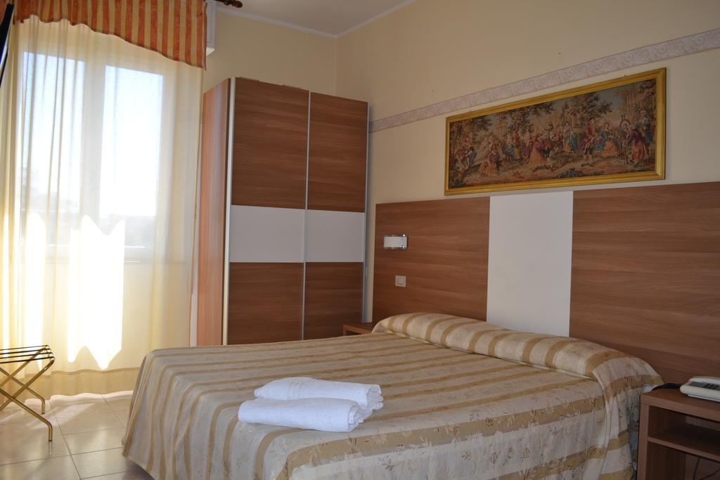 Hotel Parco Fellini Rimini Exterior foto